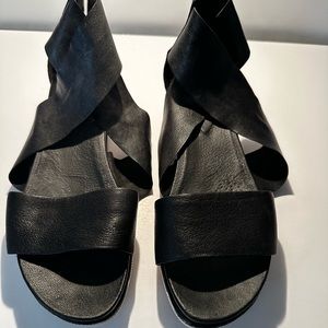 Eileen Fisher Size 10 Black Sandals